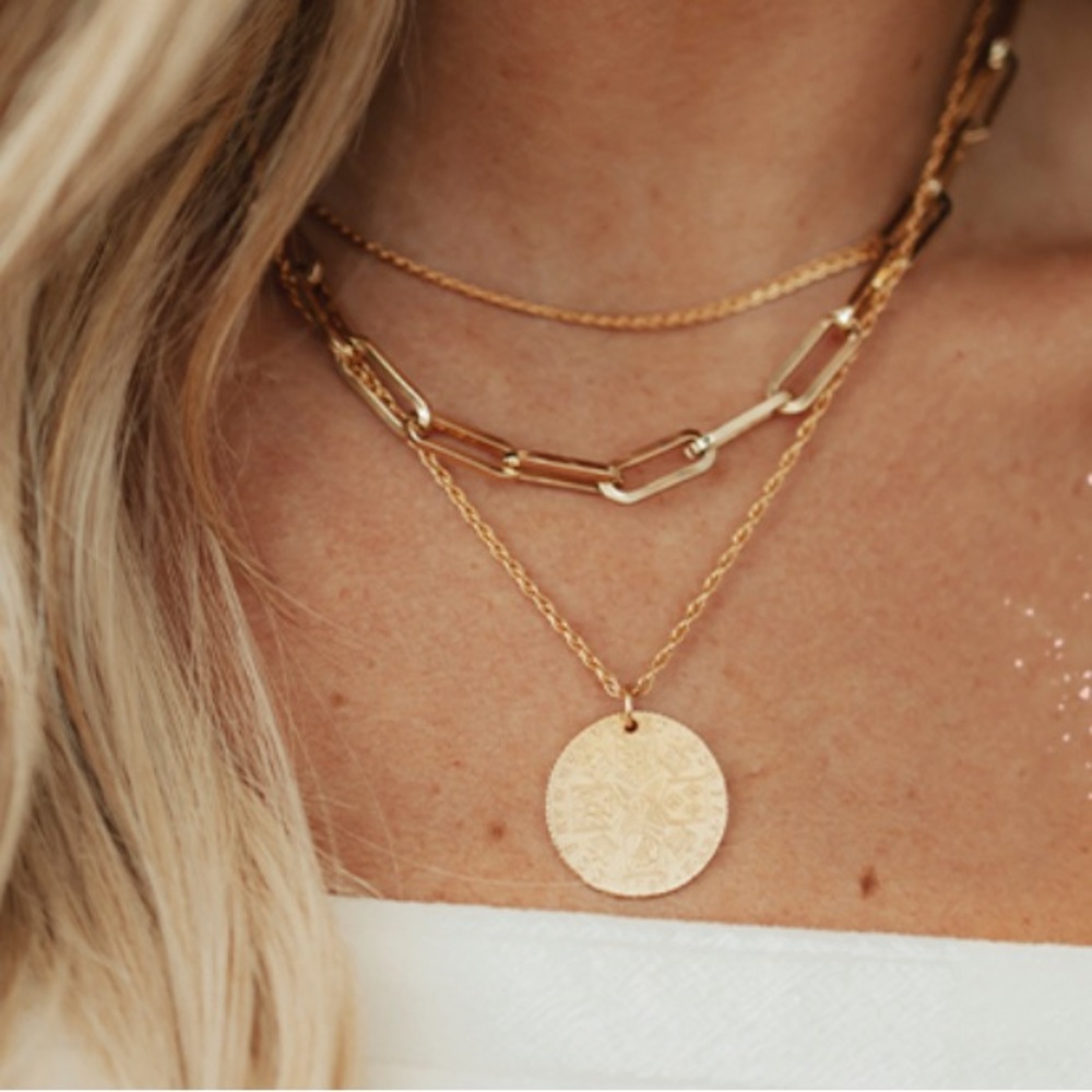 Electric Picks‎ Champagne and Chanel Gold Necklace Bundle